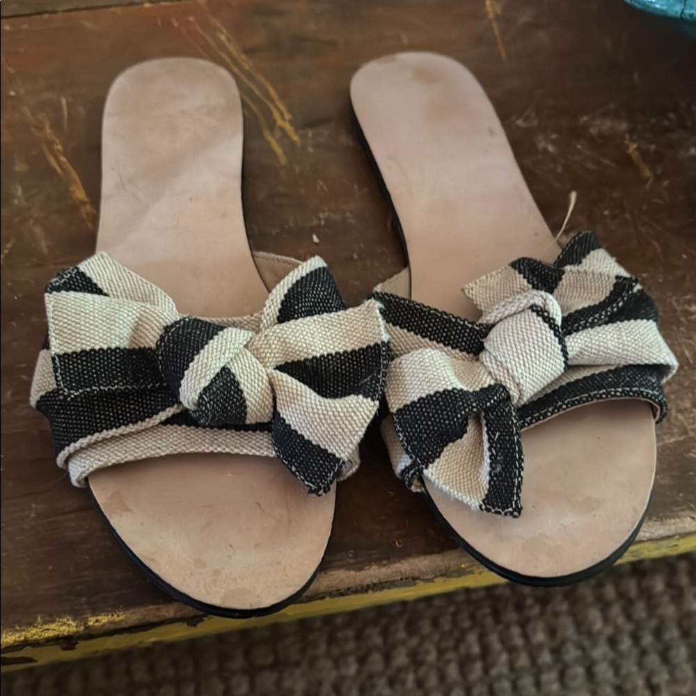 Anthropologie Black and Cream Sandals with Bow Accent